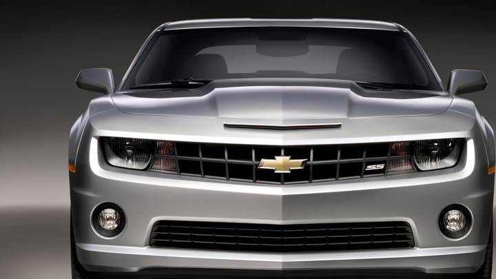 Front Pose Of 2010 Chevy Camaro SS In Grey